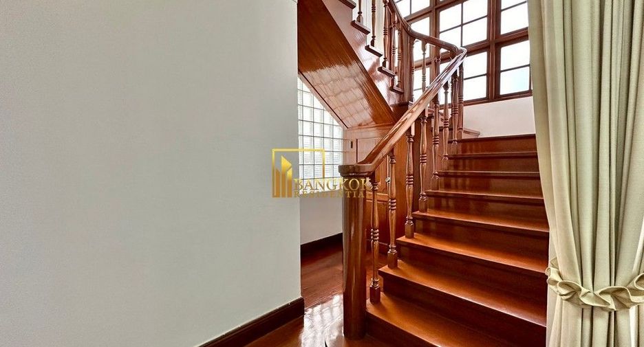 For rent 3 bedrooms house in Watthana, Bangkok