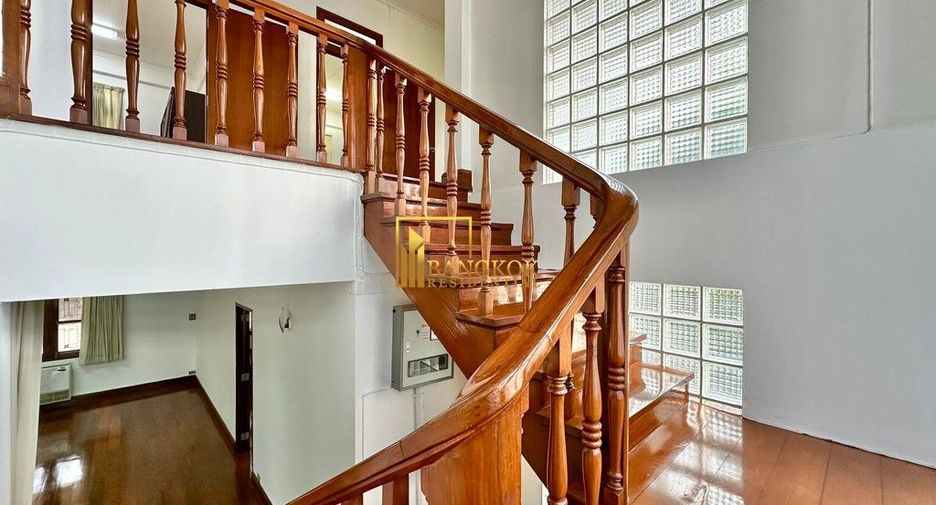 For rent 3 bedrooms house in Watthana, Bangkok