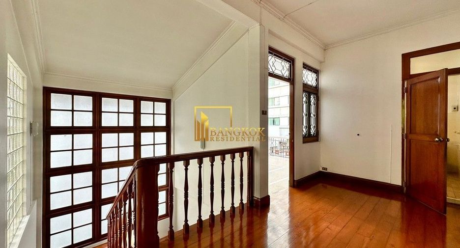 For rent 3 bedrooms house in Watthana, Bangkok