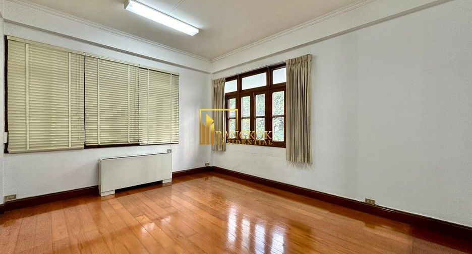 For rent 3 bedrooms house in Watthana, Bangkok