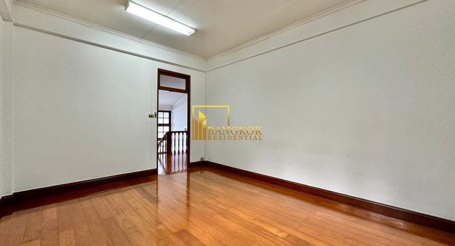 For rent 3 bedrooms house in Watthana, Bangkok