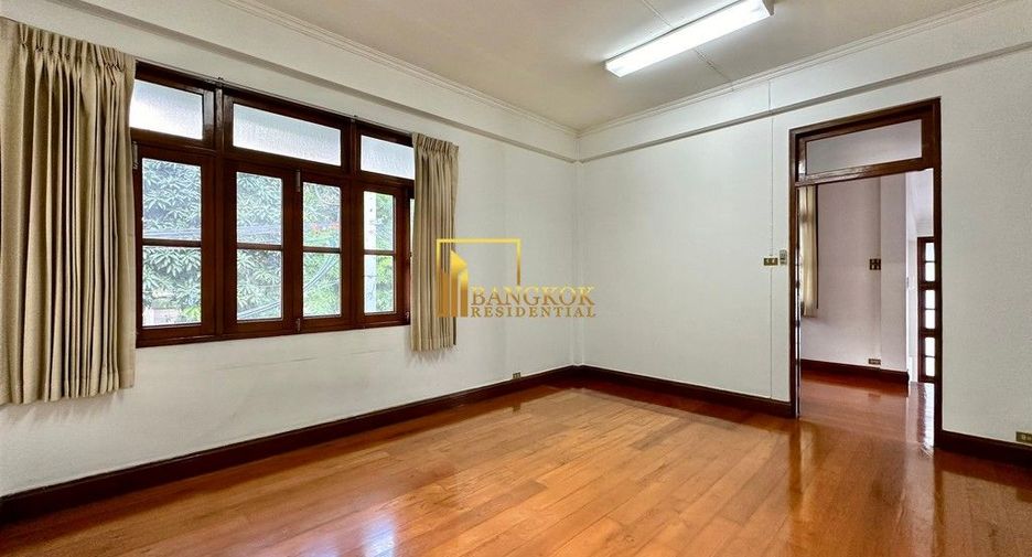 For rent 3 bedrooms house in Watthana, Bangkok