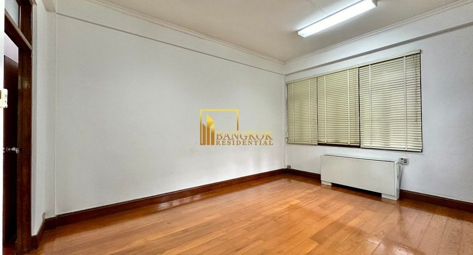 For rent 3 bedrooms house in Watthana, Bangkok