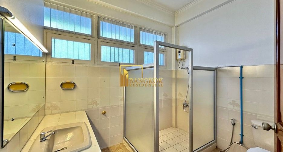 For rent 3 bedrooms house in Watthana, Bangkok