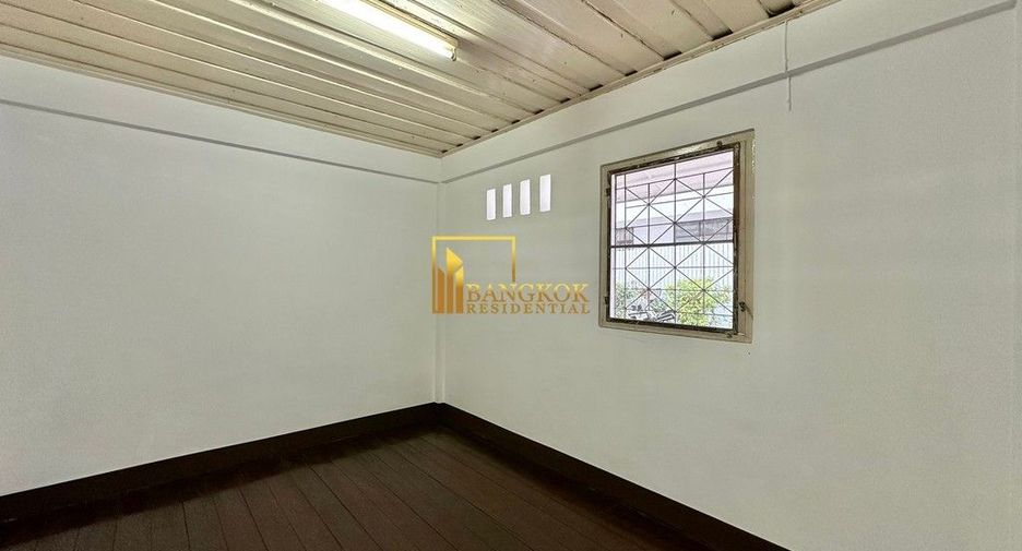 For rent 3 bedrooms house in Watthana, Bangkok