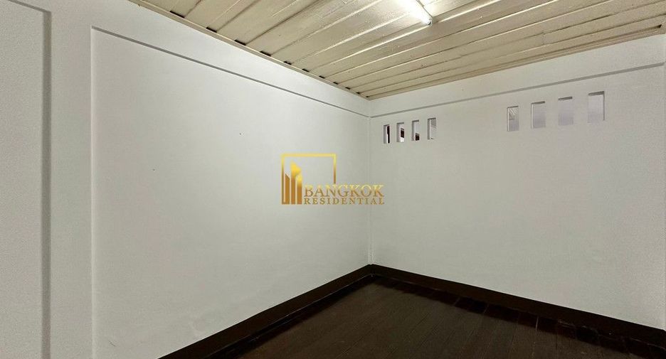 For rent 3 bedrooms house in Watthana, Bangkok