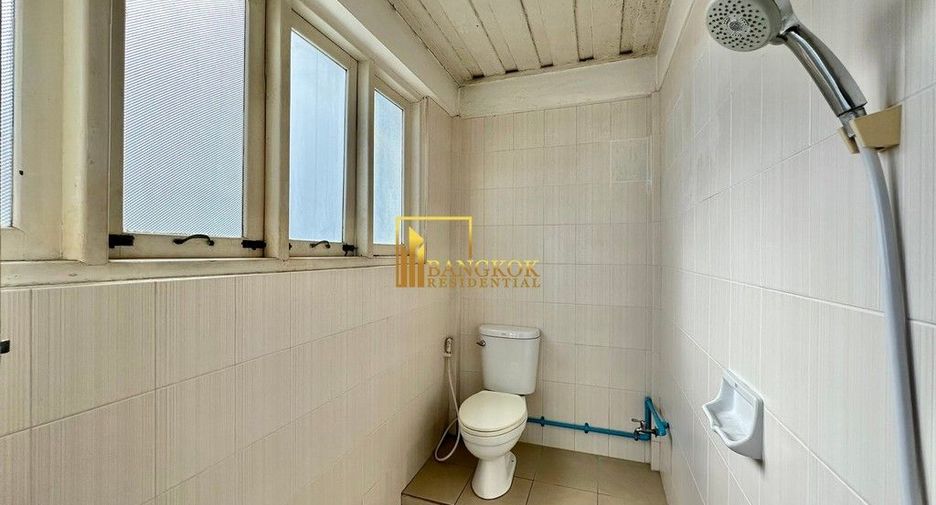 For rent 3 bedrooms house in Watthana, Bangkok