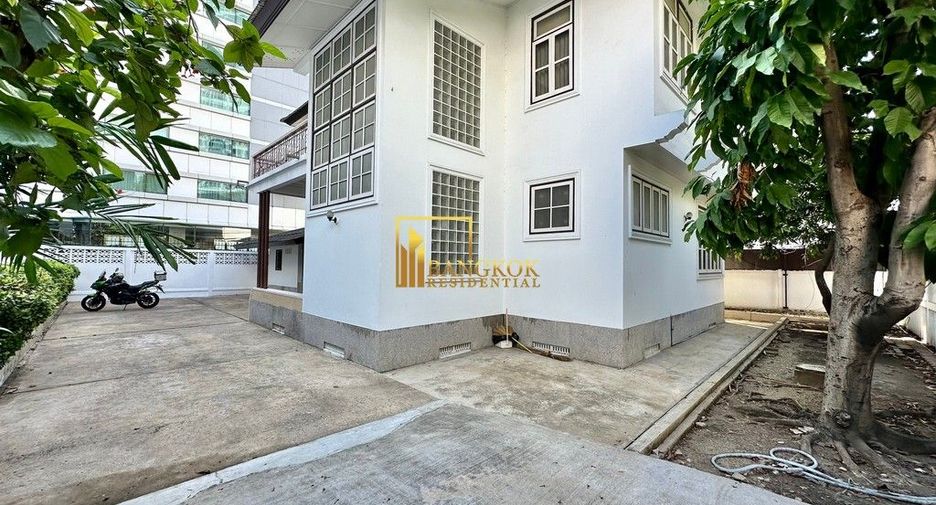 For rent 3 bedrooms house in Watthana, Bangkok