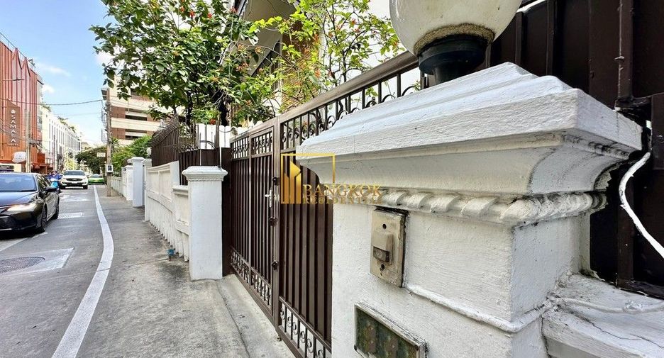 For rent 3 bedrooms house in Watthana, Bangkok