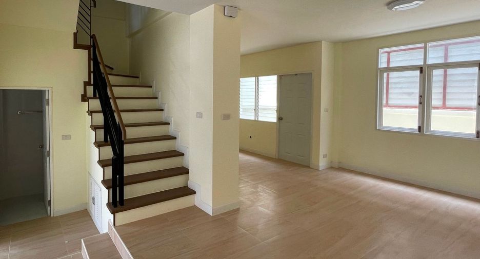 Reihenhaus zum Kauf mit Studio in Min Buri, Bangkok