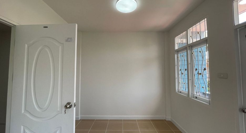Reihenhaus zum Kauf mit Studio in Min Buri, Bangkok