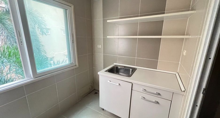For sale studio condo in Huai Khwang, Bangkok