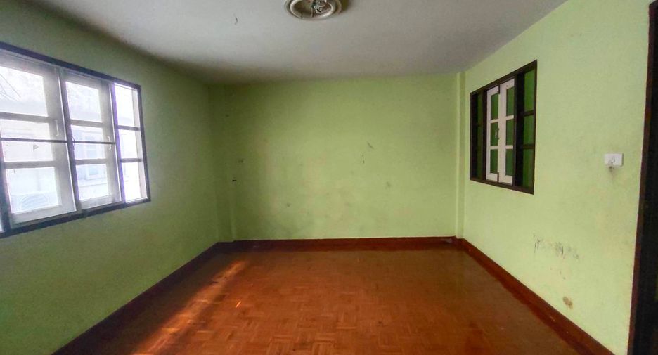 For sale studio townhouse in Bang Khae, Bangkok