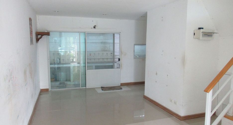 Reihenhaus zum Kauf mit Studio in Nong Khaem, Bangkok