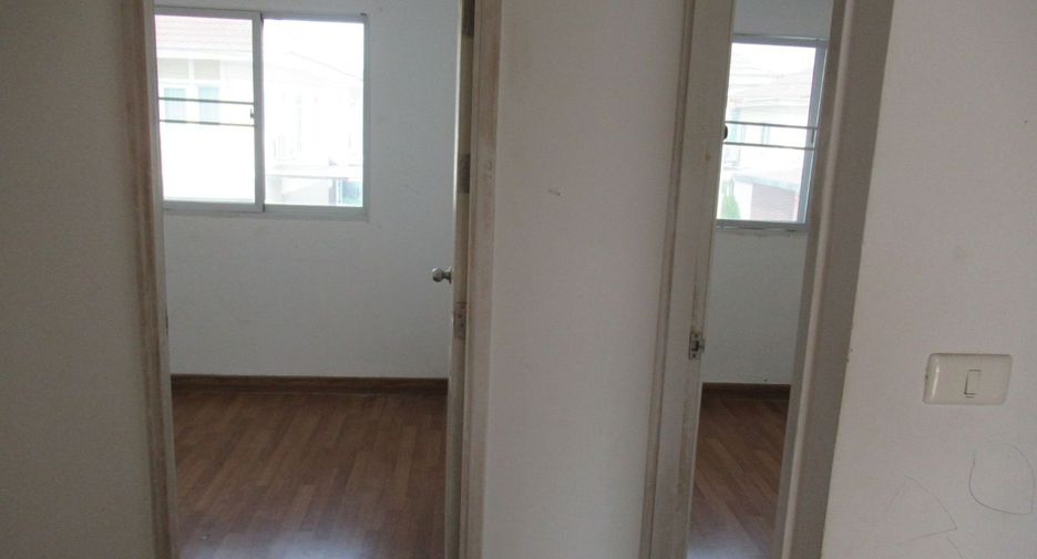 Reihenhaus zum Kauf mit Studio in Nong Khaem, Bangkok