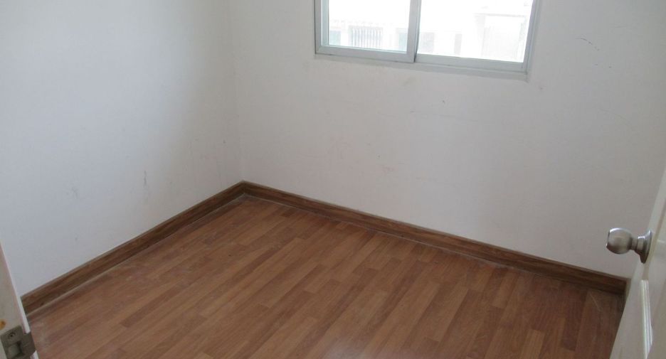 Reihenhaus zum Kauf mit Studio in Nong Khaem, Bangkok