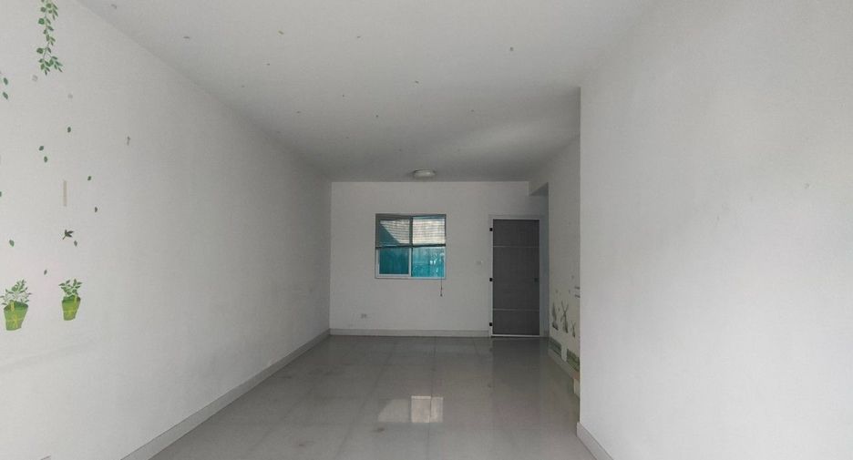 Casa adosada en venta de estudio en Saphan Sung, Bangkok