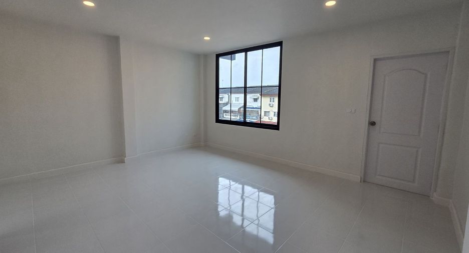 Casa adosada en venta de estudio en Thawi Watthana, Bangkok