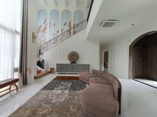 For rent and for sale 4 bed house in Bang Kapi, Bangkok