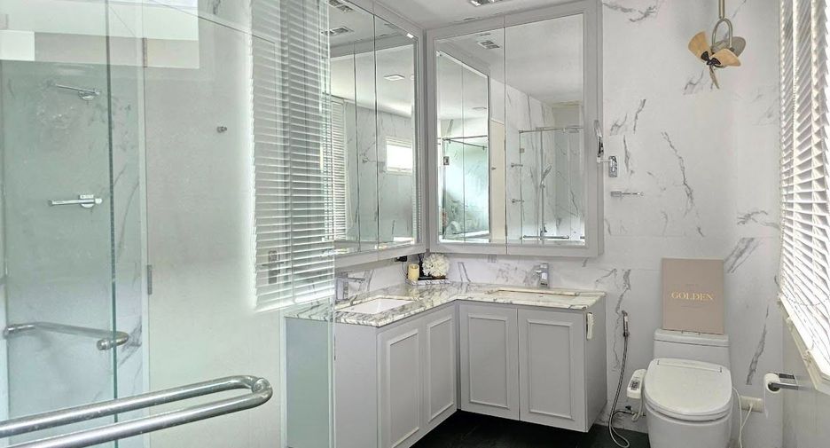 For sale 4 bedrooms house in Bang Phli, Samut Prakan