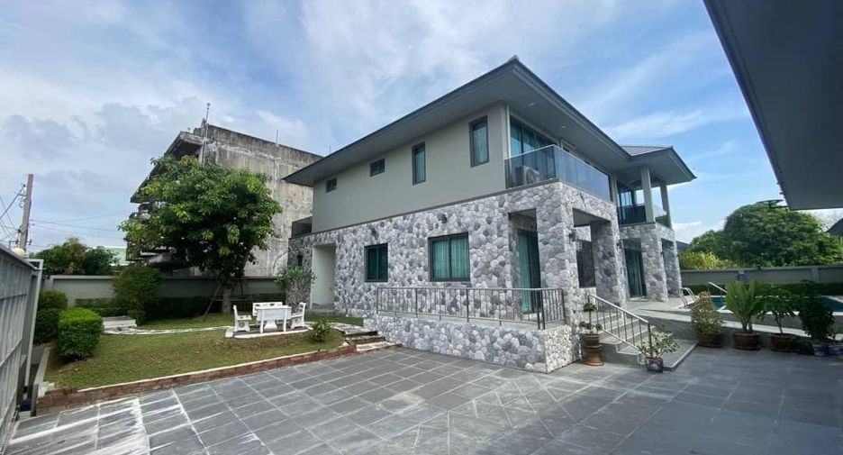 For sale 5 bedrooms house in Taling Chan, Bangkok
