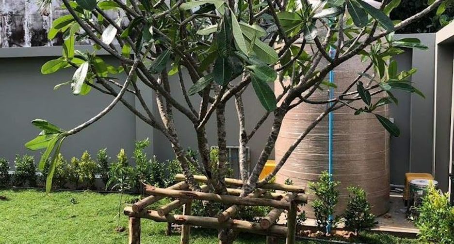 For sale 5 bedrooms house in Taling Chan, Bangkok
