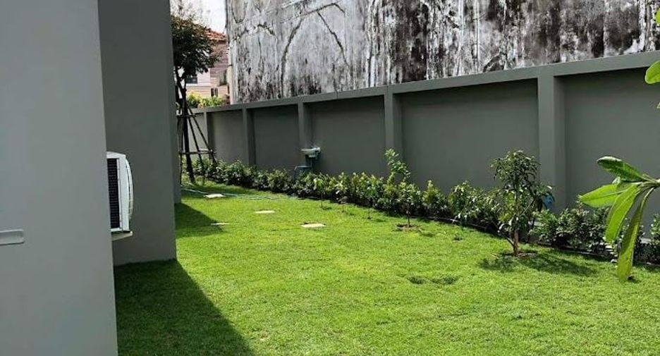 For sale 5 bedrooms house in Taling Chan, Bangkok