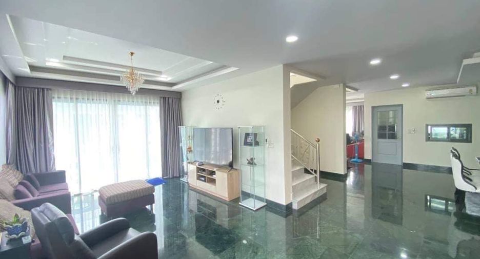 For sale 5 bedrooms house in Taling Chan, Bangkok