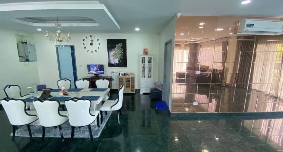 For sale 5 bedrooms house in Taling Chan, Bangkok
