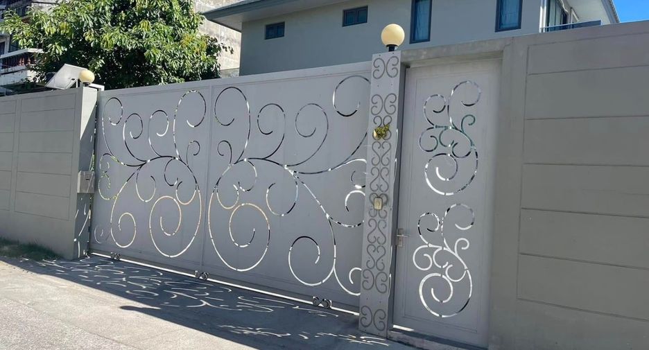 For sale 5 bedrooms house in Taling Chan, Bangkok