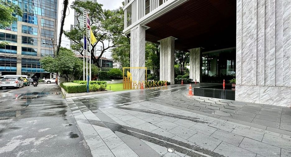 For rent 2 bedrooms serviced apartment in Watthana, Bangkok