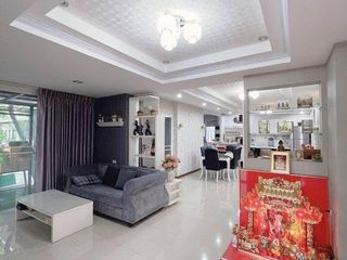 For sale 5 bedrooms house in Don Mueang, Bangkok