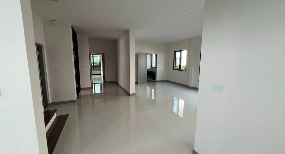 For rent and for sale 4 bedrooms house in Khlong Sam Wa, Bangkok
