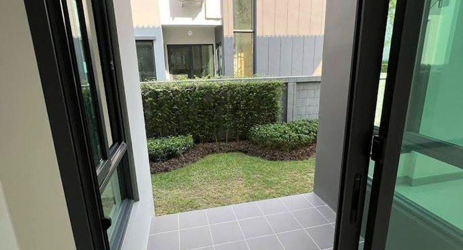 For rent and for sale 4 bedrooms house in Khlong Sam Wa, Bangkok