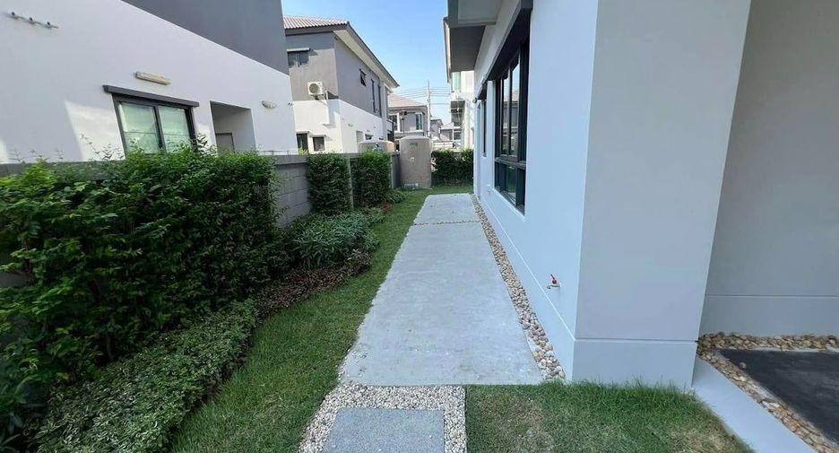 For rent and for sale 4 bedrooms house in Khlong Sam Wa, Bangkok