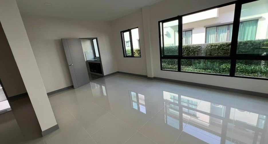 For rent and for sale 4 bedrooms house in Khlong Sam Wa, Bangkok