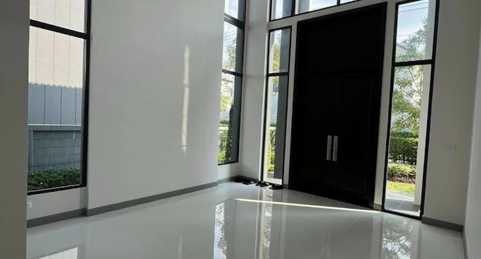 For rent and for sale 4 bedrooms house in Khlong Sam Wa, Bangkok