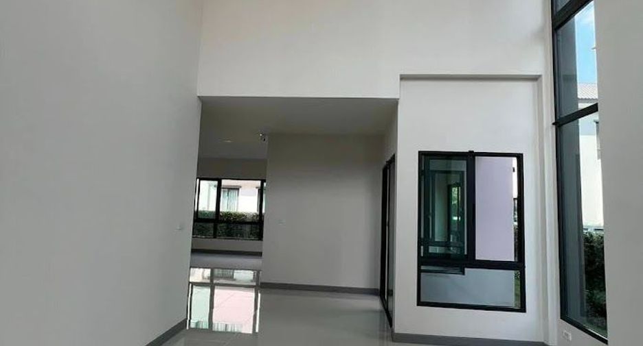For rent and for sale 4 bedrooms house in Khlong Sam Wa, Bangkok