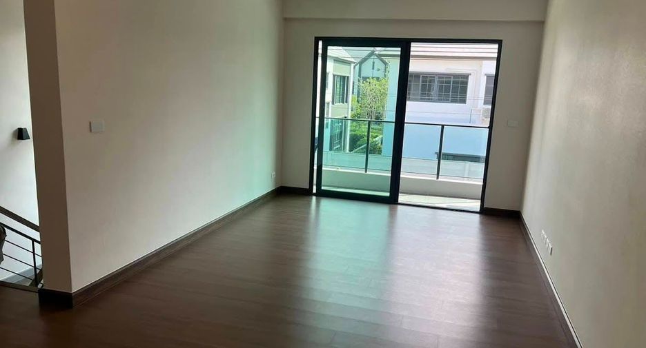For rent and for sale 4 bedrooms house in Khlong Sam Wa, Bangkok