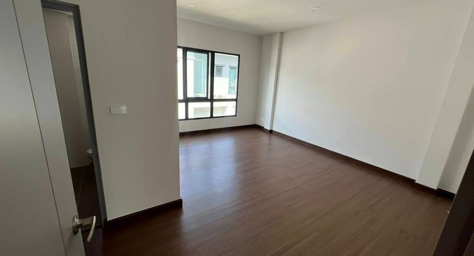 For rent and for sale 4 bedrooms house in Khlong Sam Wa, Bangkok