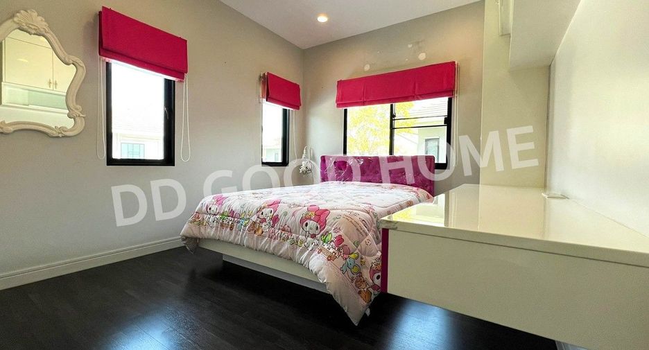 For sale 4 bedrooms house in Bangkok Noi, Bangkok