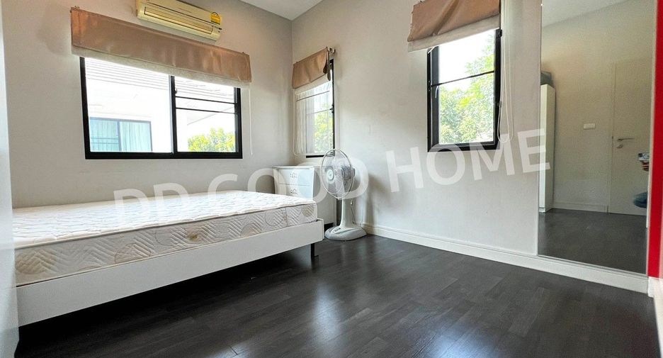 For sale 4 bedrooms house in Bangkok Noi, Bangkok