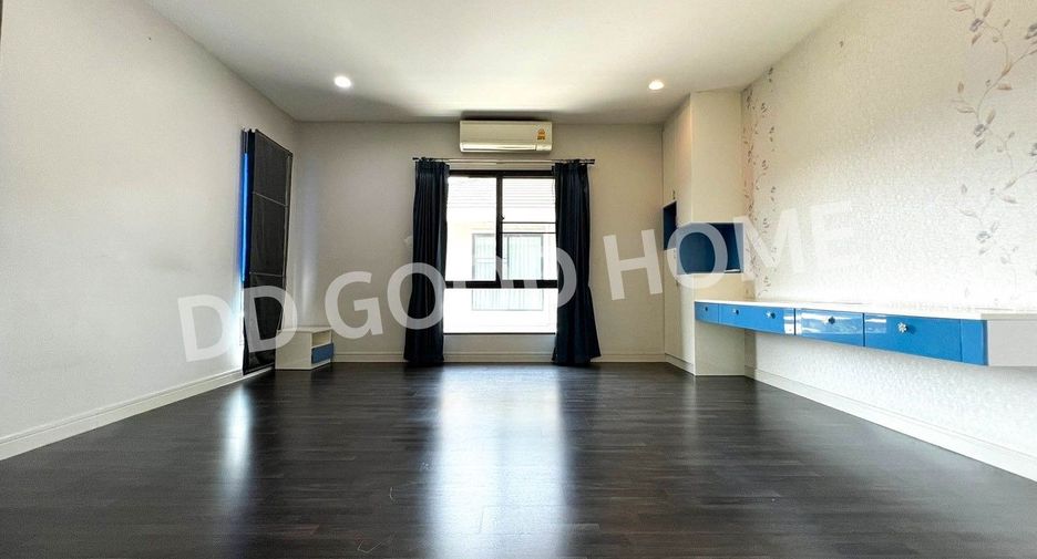 For sale 4 bedrooms house in Bangkok Noi, Bangkok