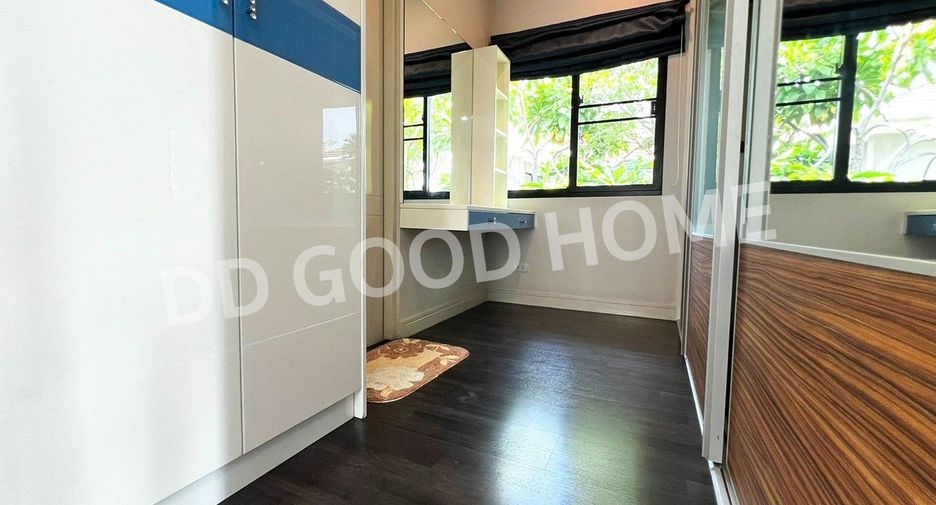 For sale 4 bedrooms house in Bangkok Noi, Bangkok