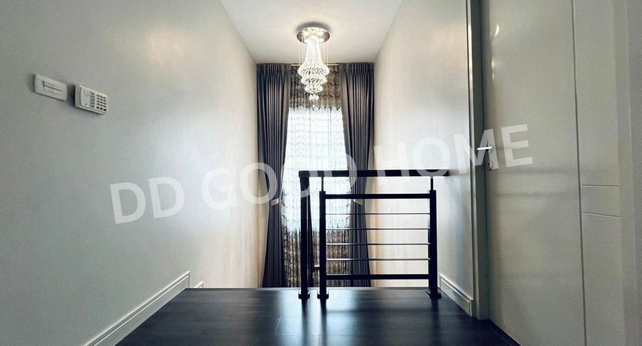 For sale 4 bedrooms house in Bangkok Noi, Bangkok