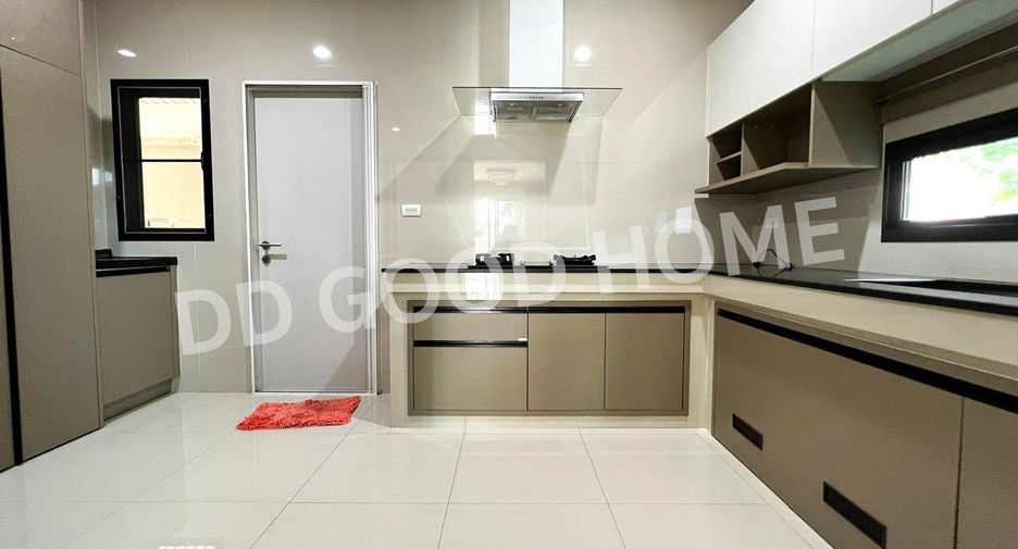 For sale 4 bedrooms house in Bangkok Noi, Bangkok