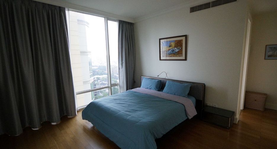 For sale 3 bedrooms condo in Watthana, Bangkok