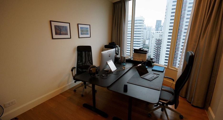For sale 3 bedrooms condo in Watthana, Bangkok