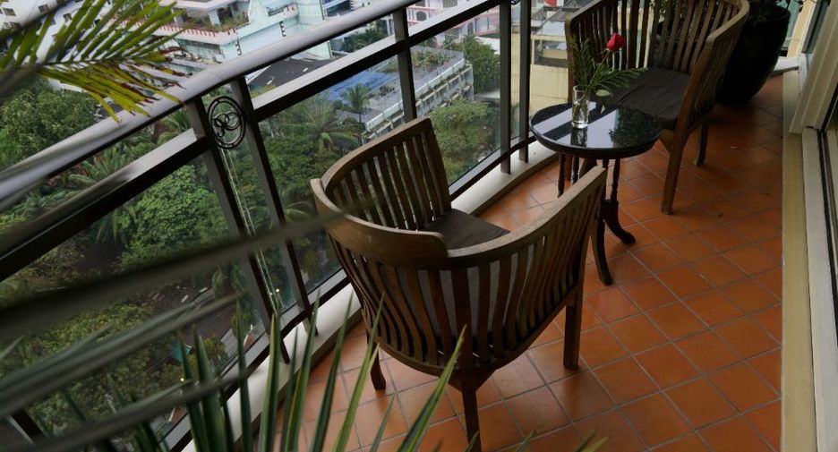For sale 3 bedrooms condo in Watthana, Bangkok