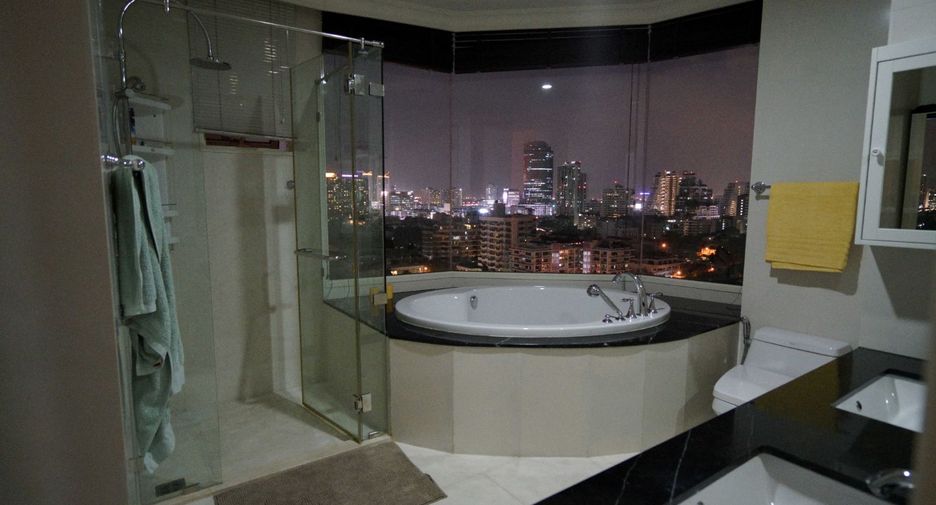 For sale 3 bedrooms condo in Watthana, Bangkok